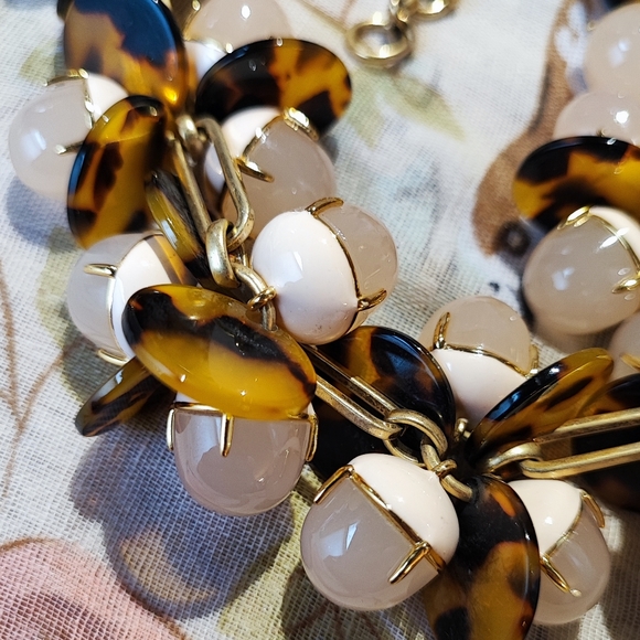 J. Crew Tortoise Paperclip Brass Tone Chain Nude Pink Acrylic Bell Cap Necklace - Picture 7 of 8